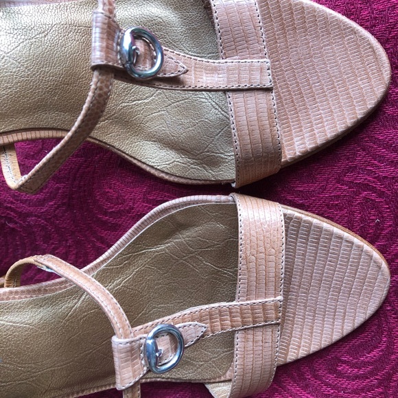 NEW Tan Stiletto Pumps - Made in Italy -DKNY - Size 6.5 - Picture 8 of 8